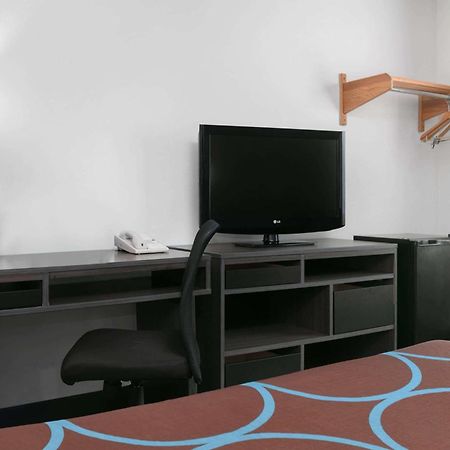 Super 8 By Wyndham Grapevine/Dfw Airport Northwest Hotel Bagian luar foto