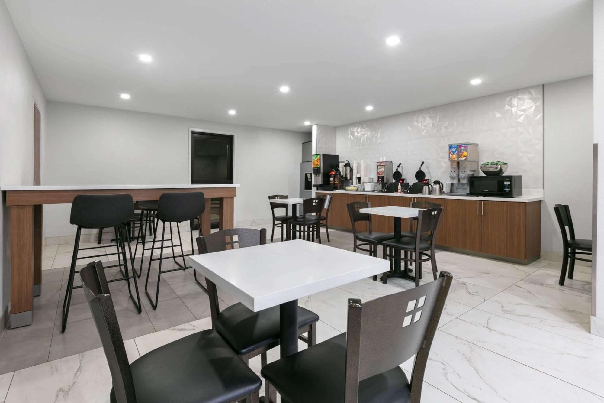 Super 8 By Wyndham Grapevine/Dfw Airport Northwest Hotel Bagian luar foto