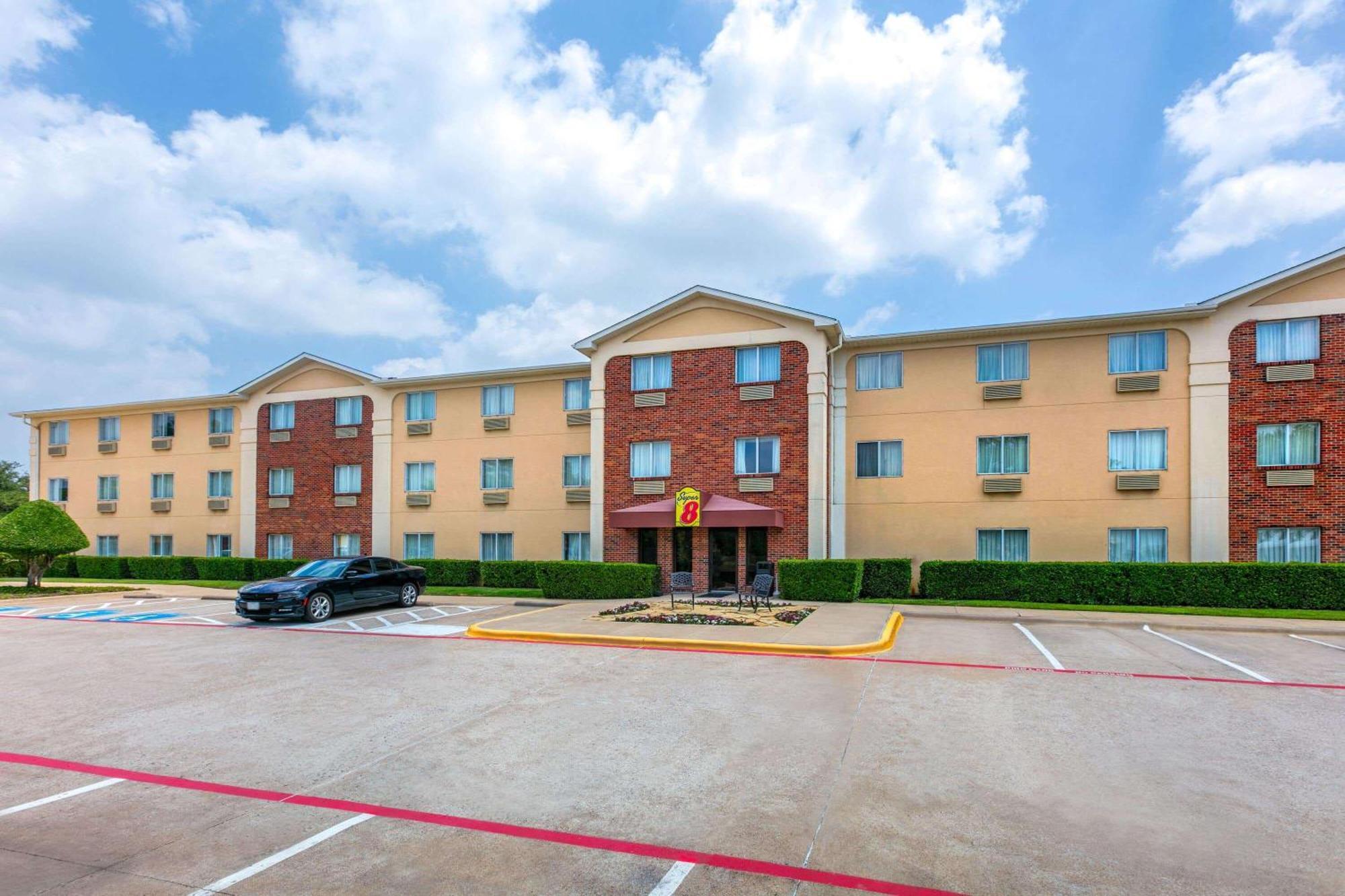 Super 8 By Wyndham Grapevine/Dfw Airport Northwest Hotel Bagian luar foto